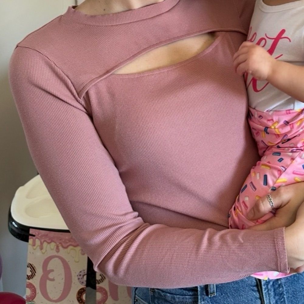 Fitted ribbed pink long sleeved shirt